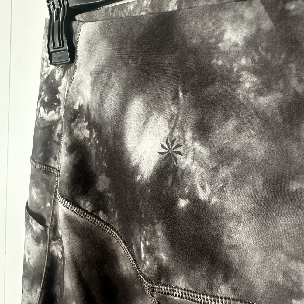 Athleta Salutation Stash Pocket II Capri Leggings Black White Tye Dye Pockets M - Picture 6 of 9